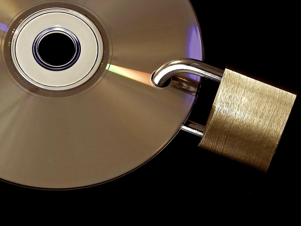 Secure laptop photo backup service with encrypted cloud storage